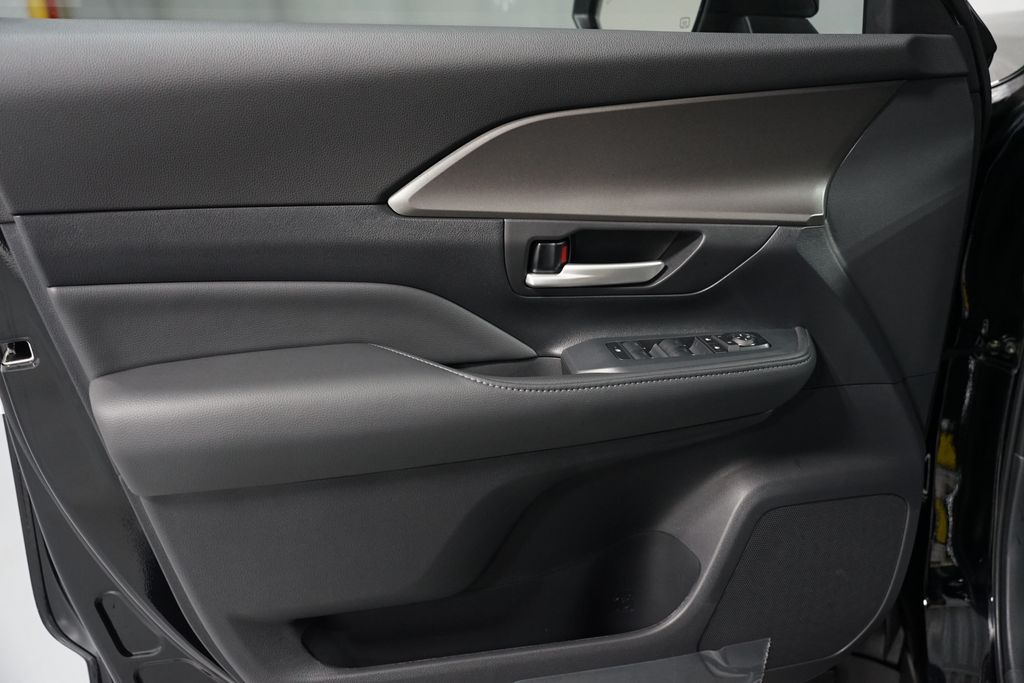 Thumbnail: 2026 Toyota Grand Highlander - 30