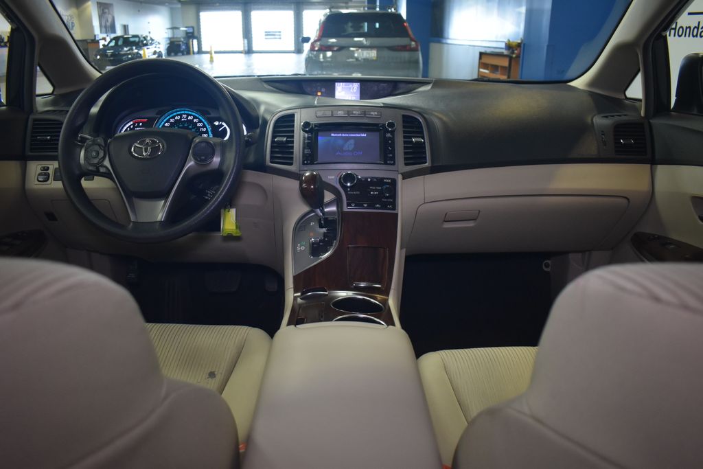 Thumbnail: 2013 Toyota Venza - 16