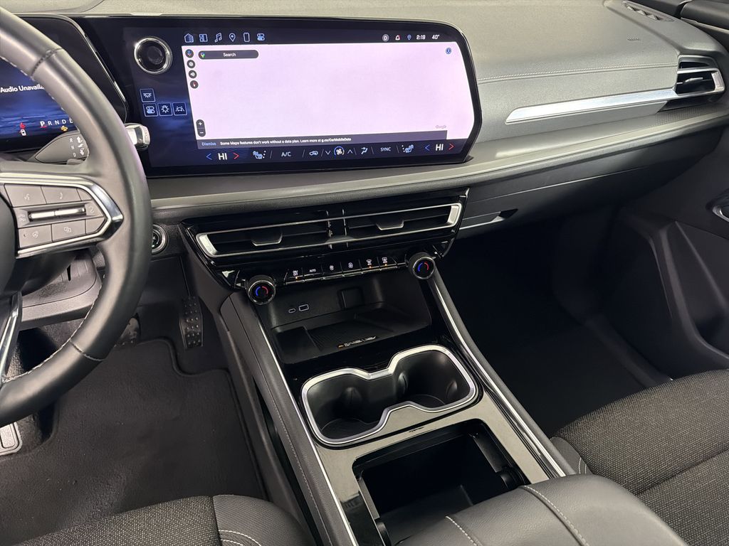 used 2024 Chevrolet Traverse car, priced at $31,900