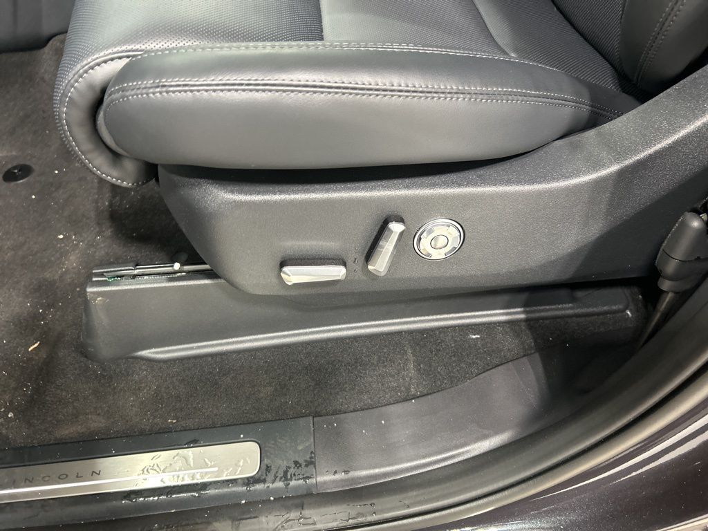 new 2026 Lincoln Navigator car, priced at $106,480