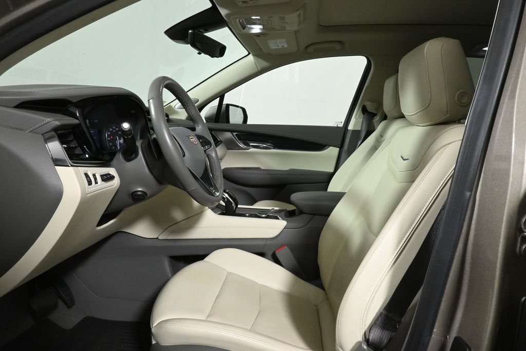 Thumbnail: 2022 Cadillac XT6 - 3