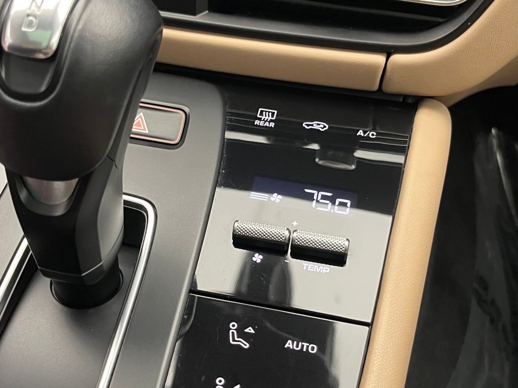 Thumbnail: 2022 Porsche Macan - 20