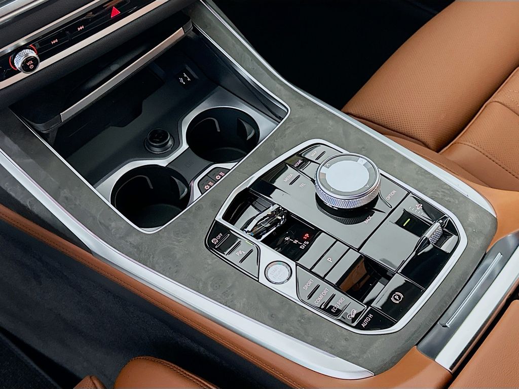 Thumbnail: 2027 BMW X7 - 15
