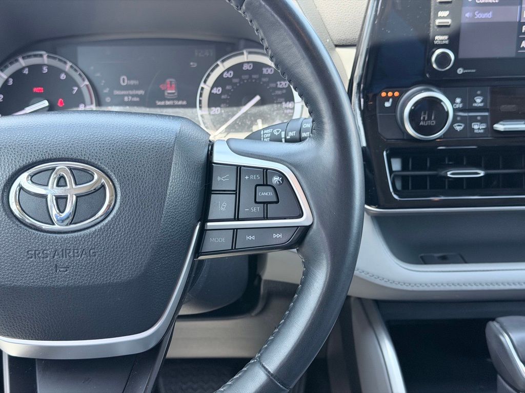 2022 Toyota Highlander XLE - Photo 7