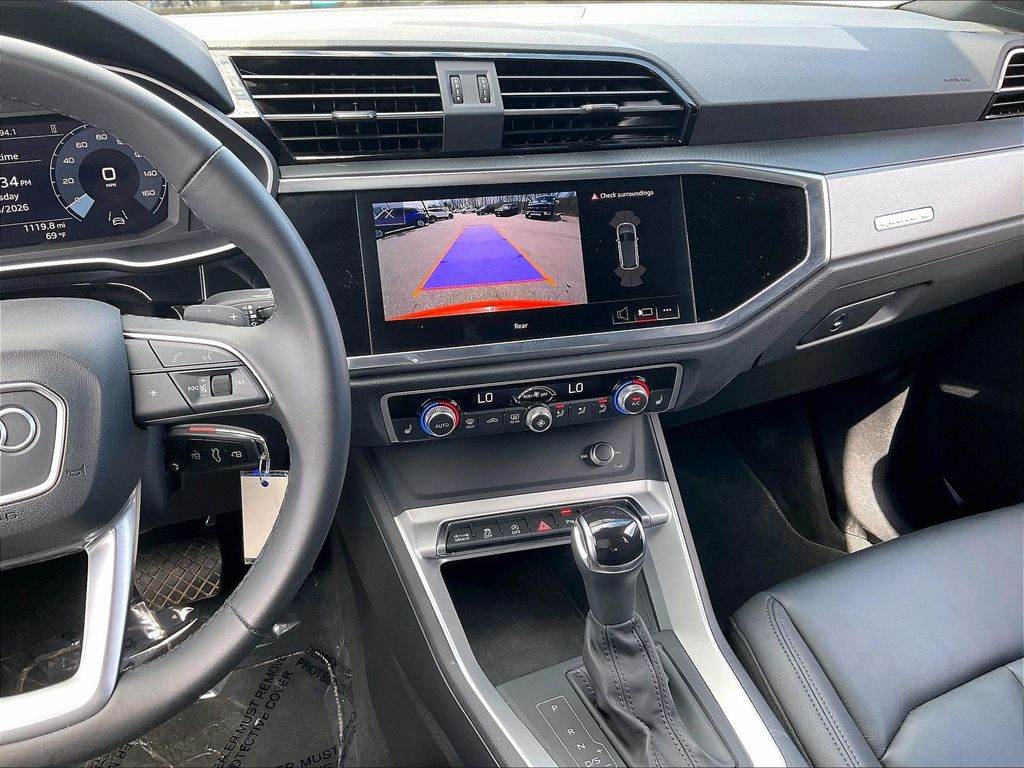 2025 Audi Q3 — photo 17