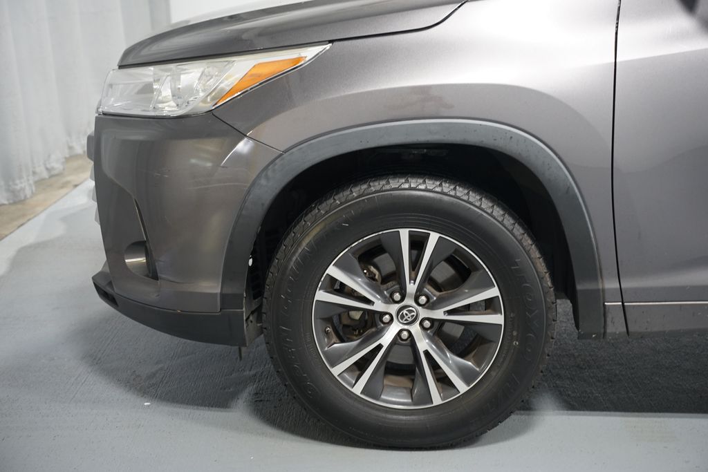 Thumbnail: 2017 Toyota Highlander - 5
