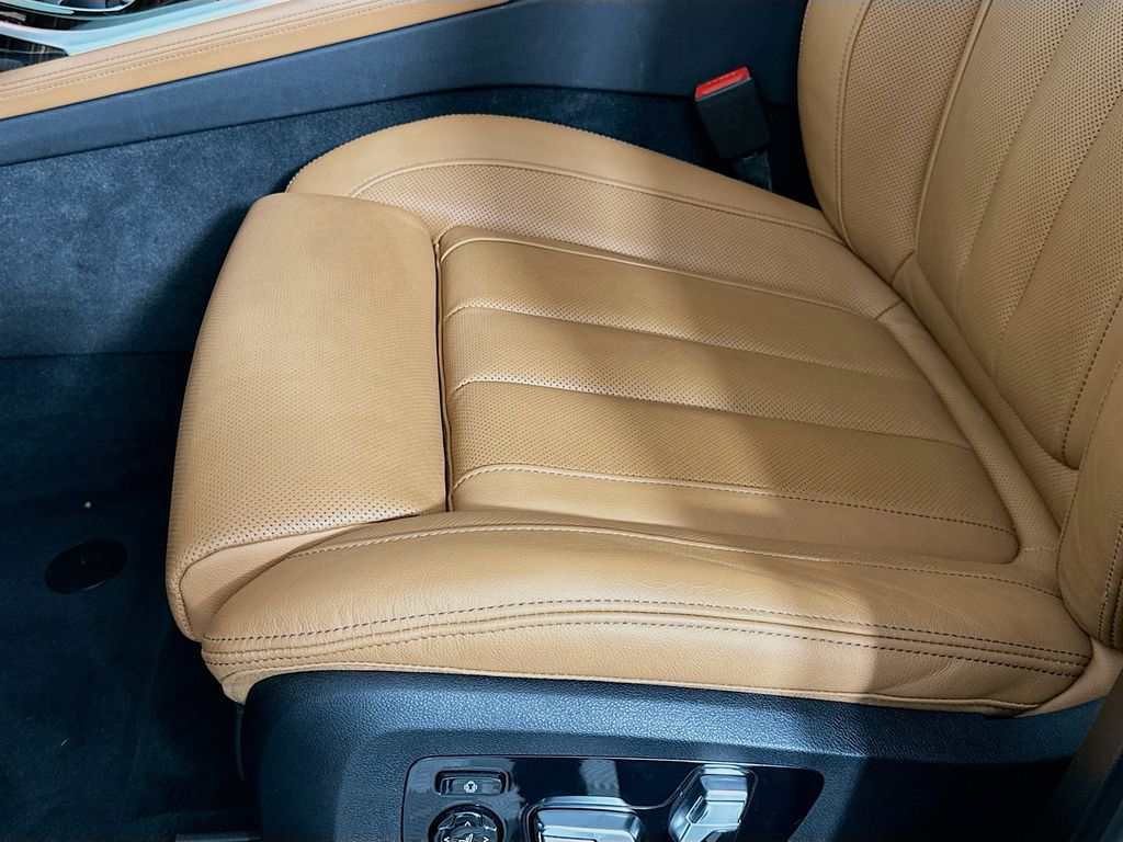 Thumbnail: 2021 BMW X7 - 20
