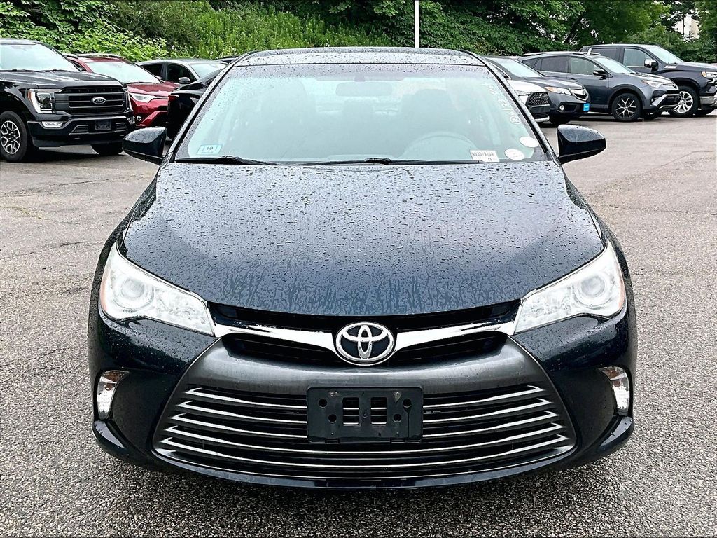 2017 Toyota Camry — photo 2
