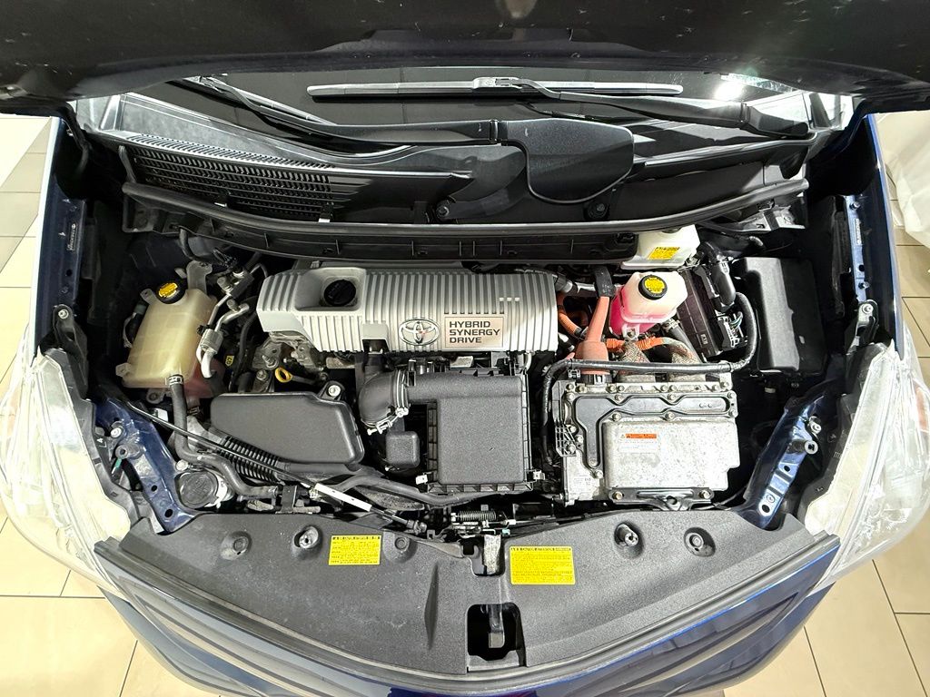 Thumbnail: 2012 Toyota Prius v - 10