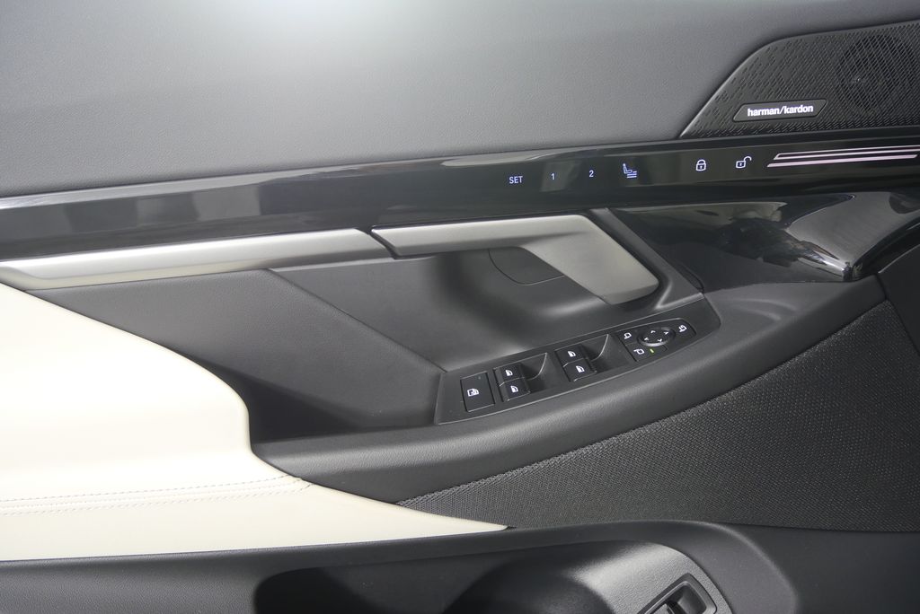 Thumbnail: 2025 BMW 5 Series - 8