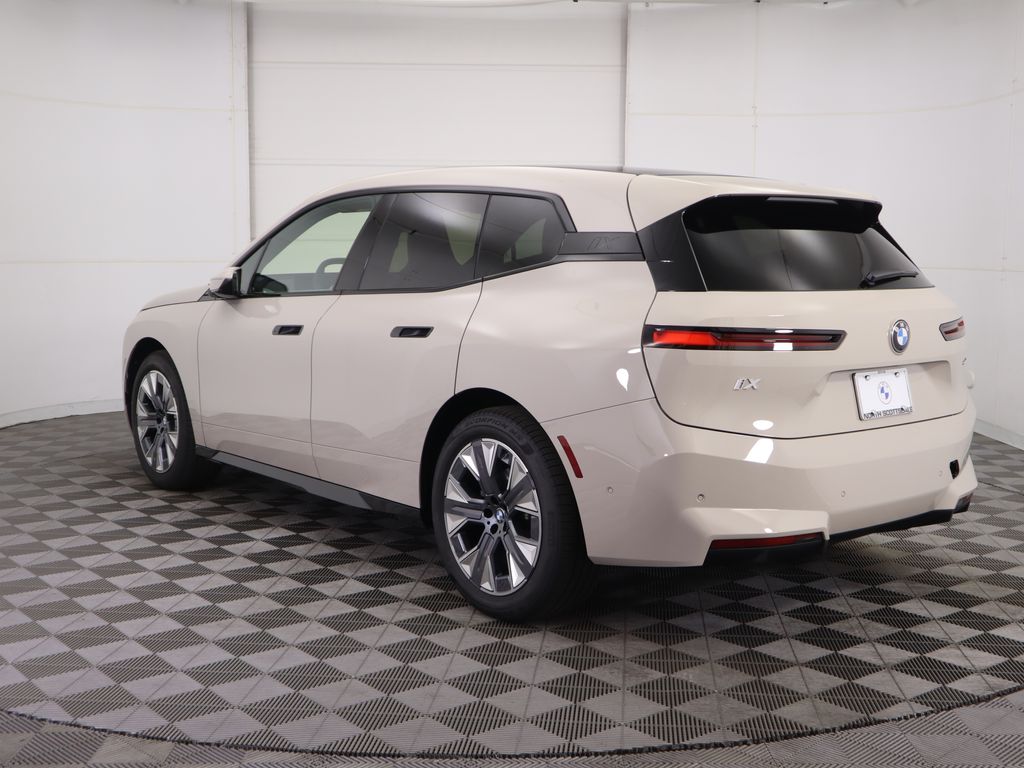 Thumbnail: 2026 BMW iX - 7