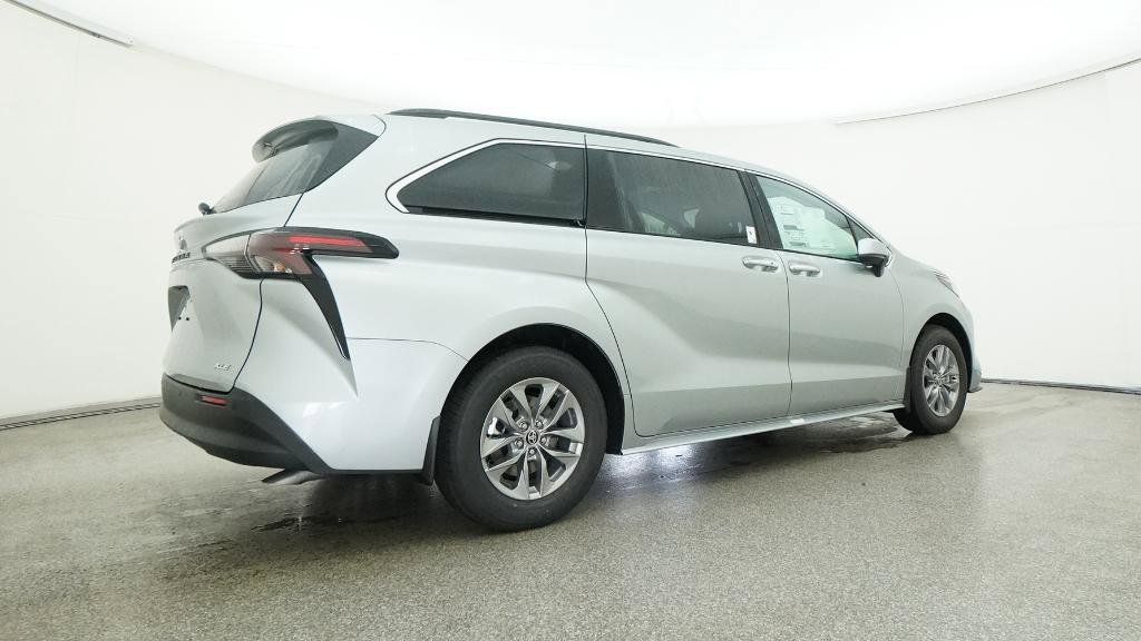 Thumbnail: 2025 Toyota Sienna - 19