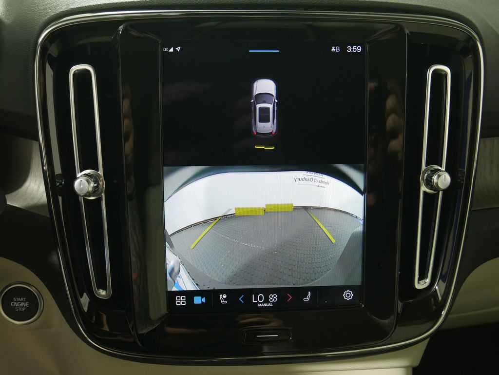 Thumbnail: 2023 Volvo XC40 - 23