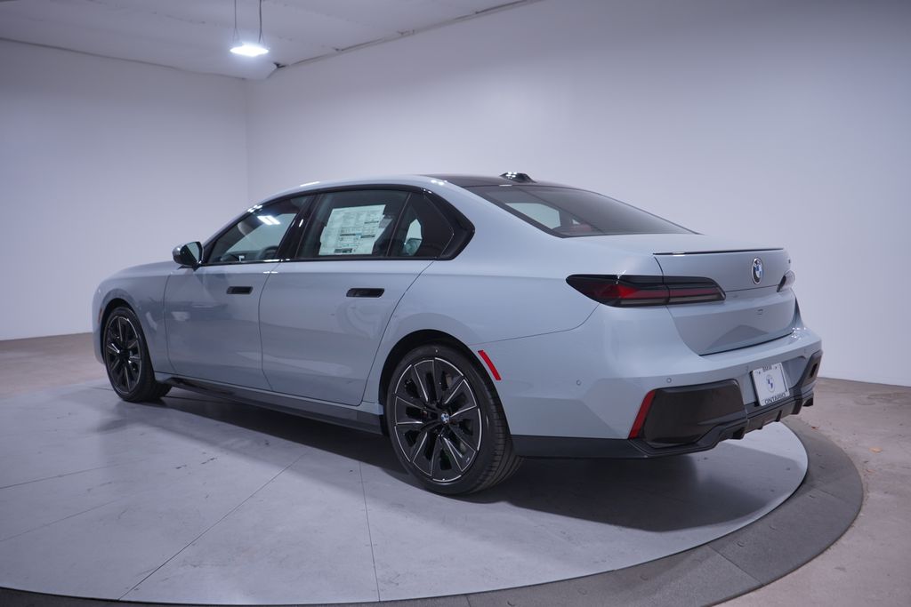 Thumbnail: 2026 BMW 7 Series - 2