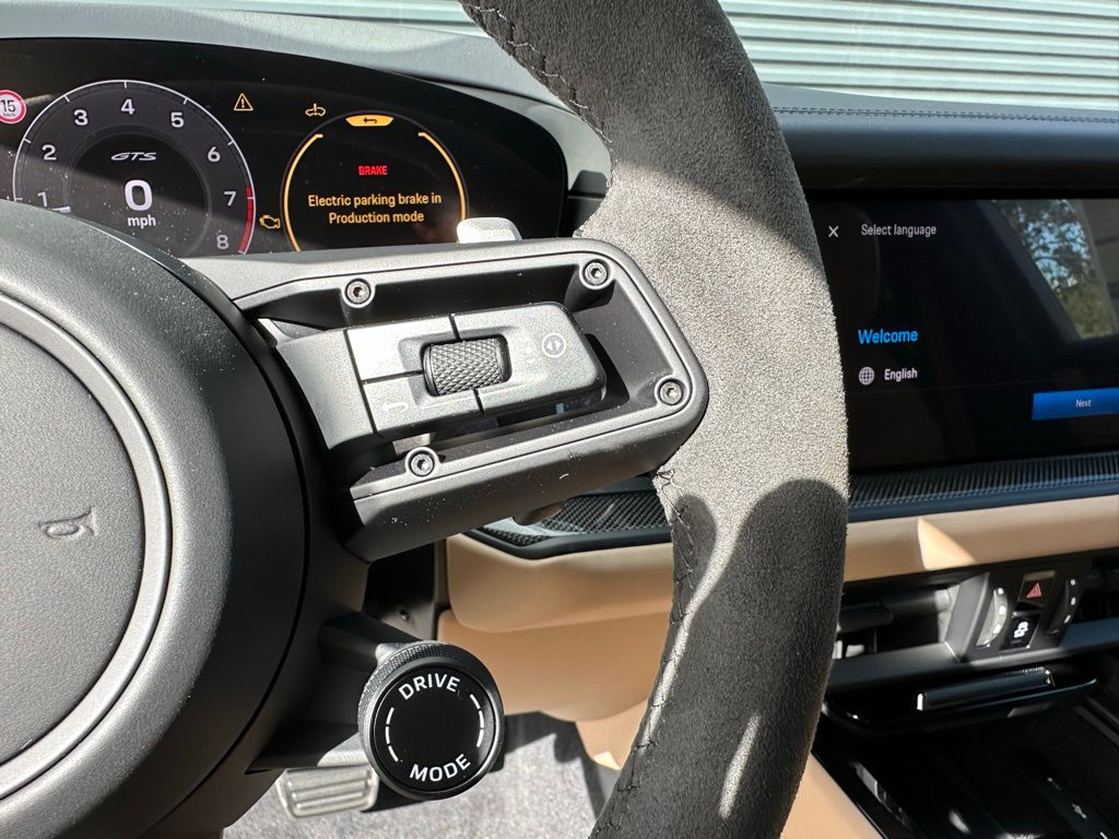 2025 Porsche Cayenne GTS 21