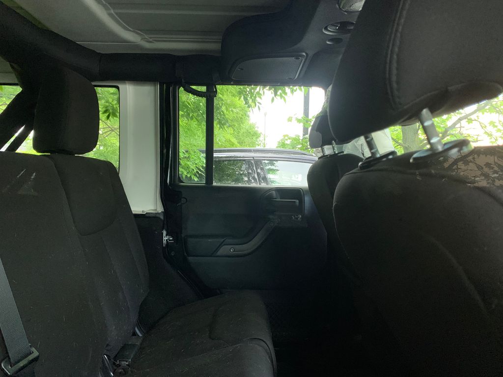 2016 Jeep Wrangler Unlimited Sport 9