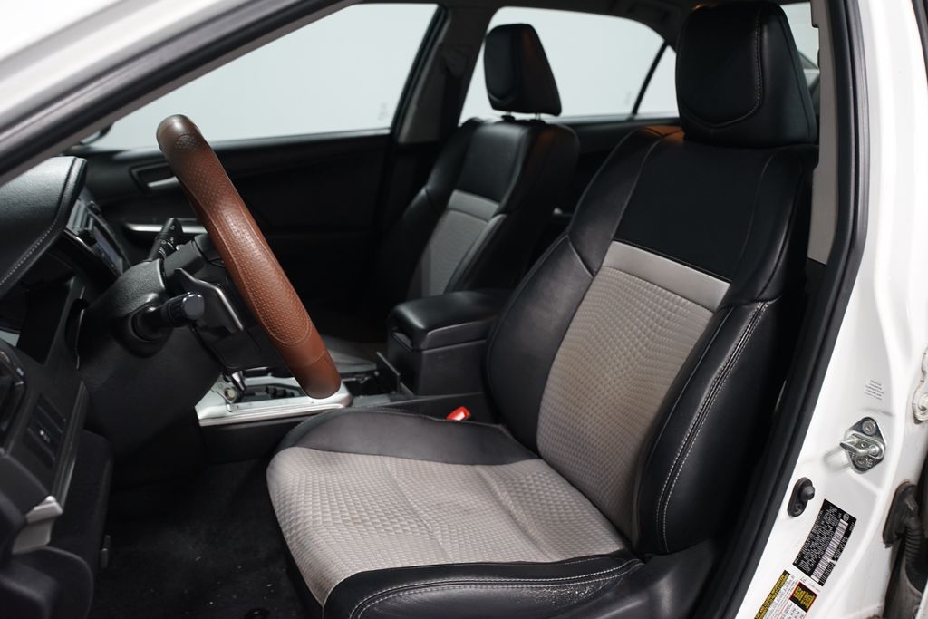 Thumbnail: 2012 Toyota Camry - 6