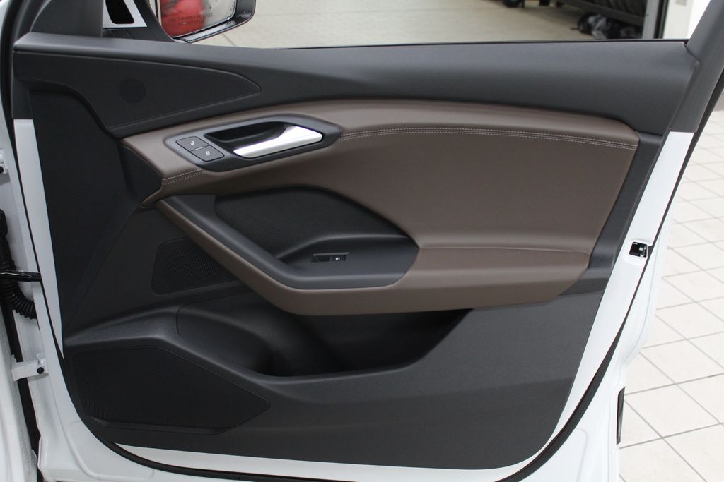 2025 Audi e-tron Premium 29
