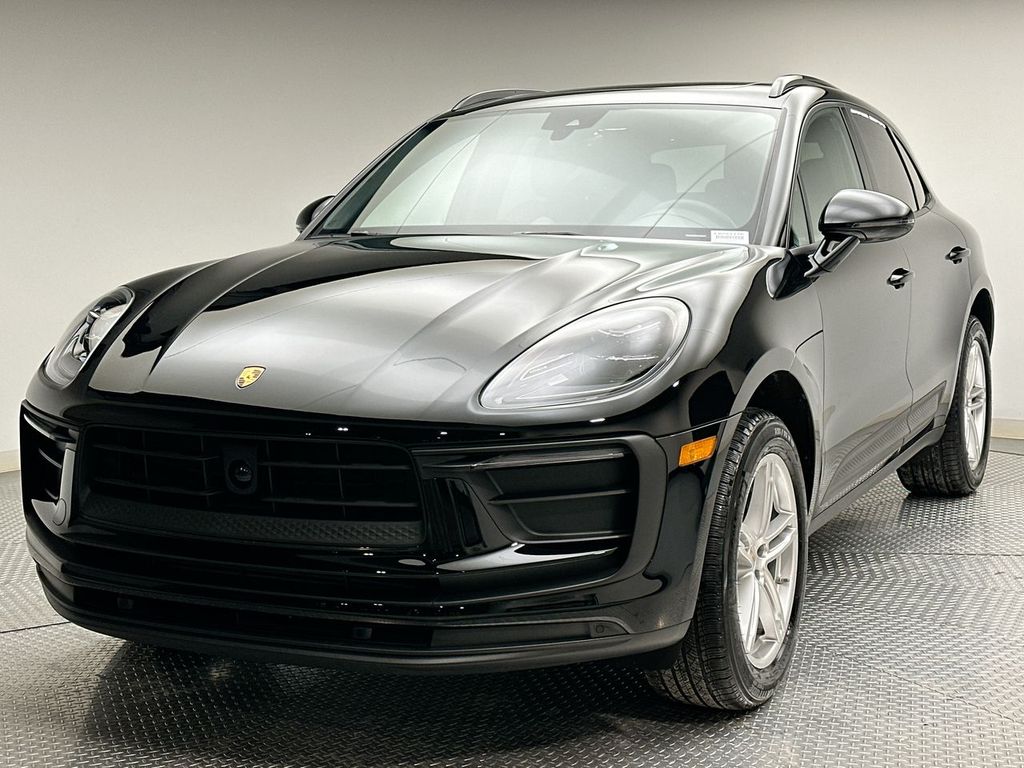 Thumbnail: 2025 Porsche Macan - 1