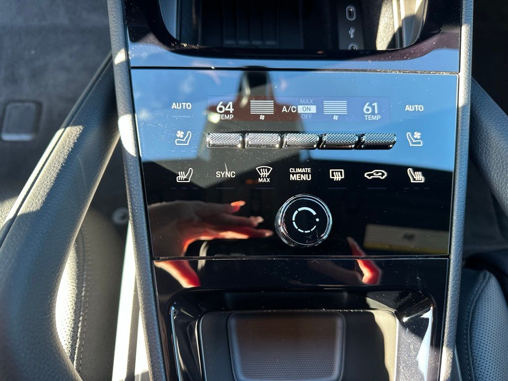 Thumbnail: 2026 Porsche Cayenne - 30