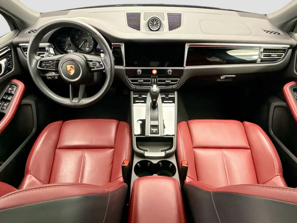 Thumbnail: 2025 Porsche Macan - 16