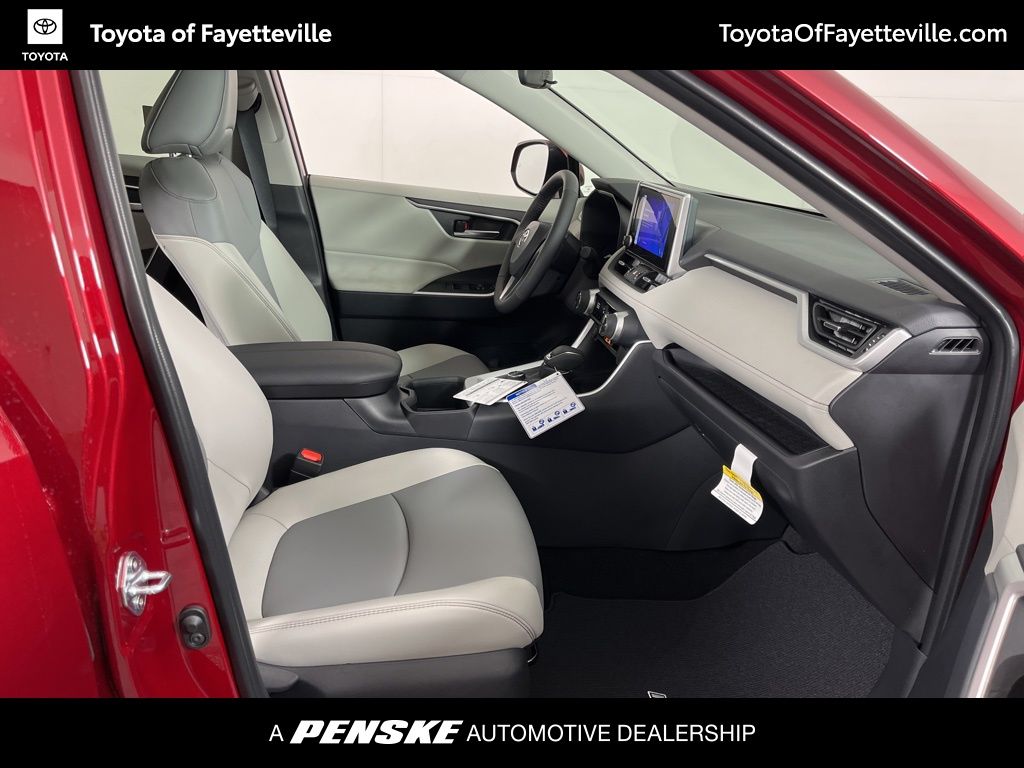 2025 Toyota RAV4 XLE Premium 8