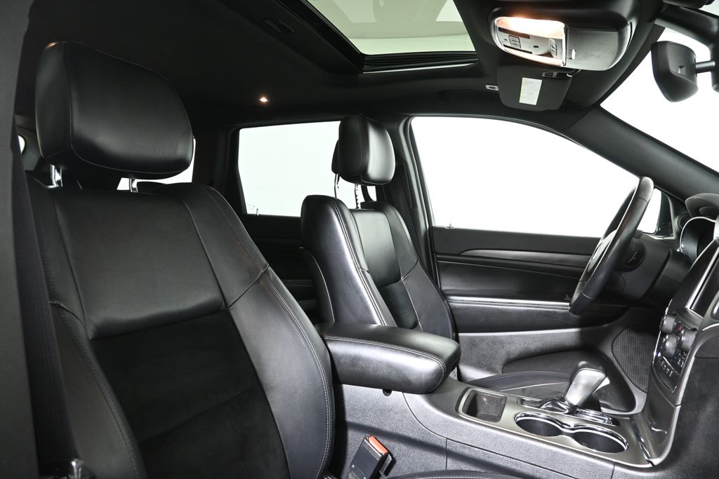 Thumbnail: 2018 Jeep Grand Cherokee - 32