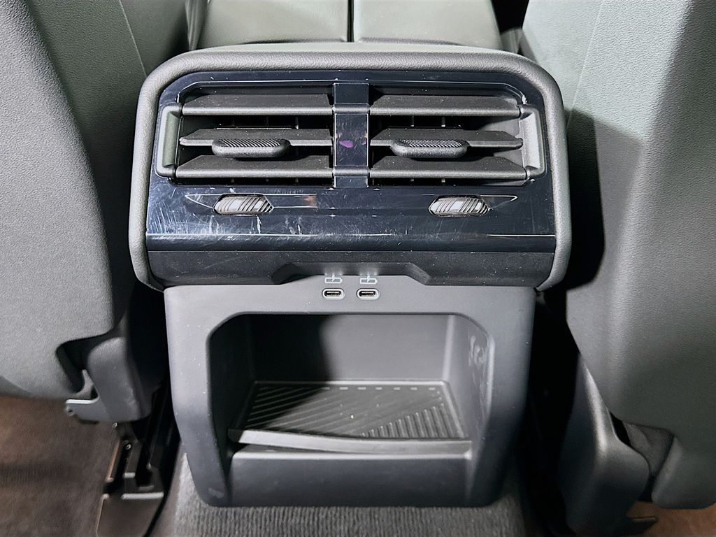 Thumbnail: 2025 BMW 5 Series - 26