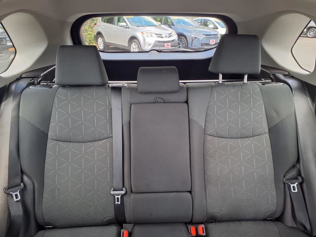 2022 Toyota RAV4 XLE photo 18