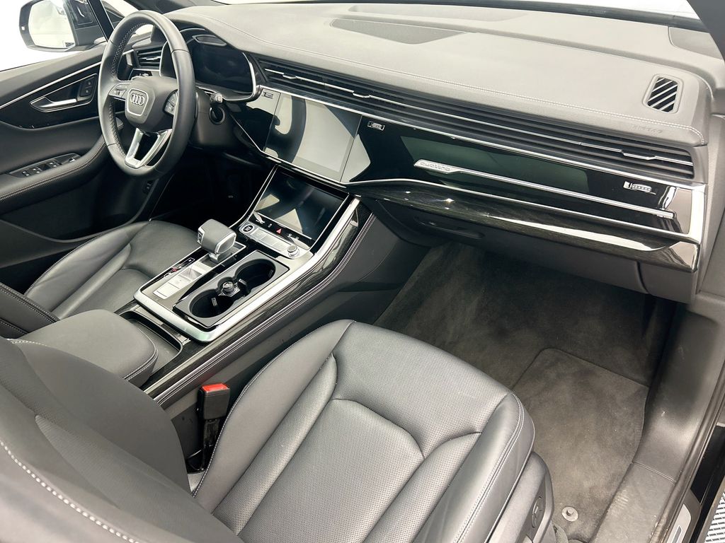 Thumbnail: 2025 Audi Q7 - 16