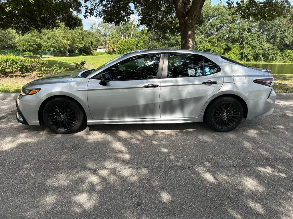 2021 Toyota Camry SE 2