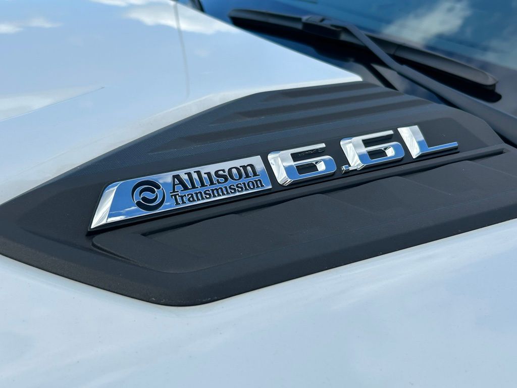 New 2025 Summit White Chevrolet Work Truck image 23