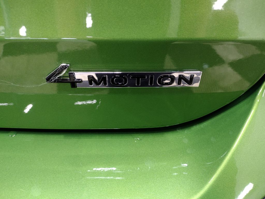 2025 Volkswagen Taos 1.5T SE Black