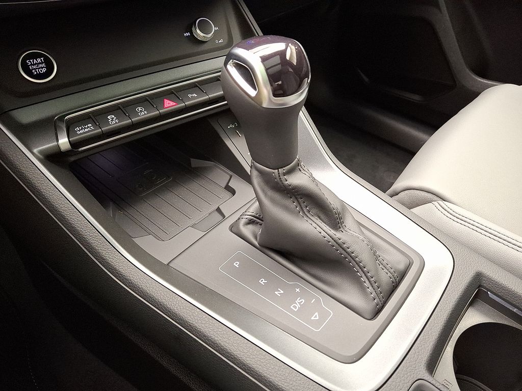 Thumbnail: 2025 Audi Q3 - 10