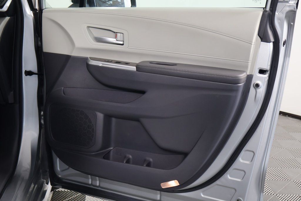 Thumbnail: 2024 Toyota Sienna - 14