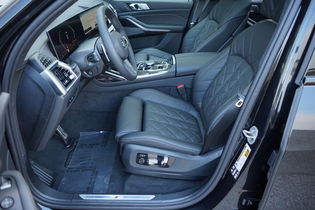 Thumbnail: 2026 BMW X7 - 9