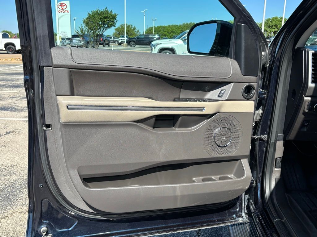 2021 Ford Expedition Max XLT photo