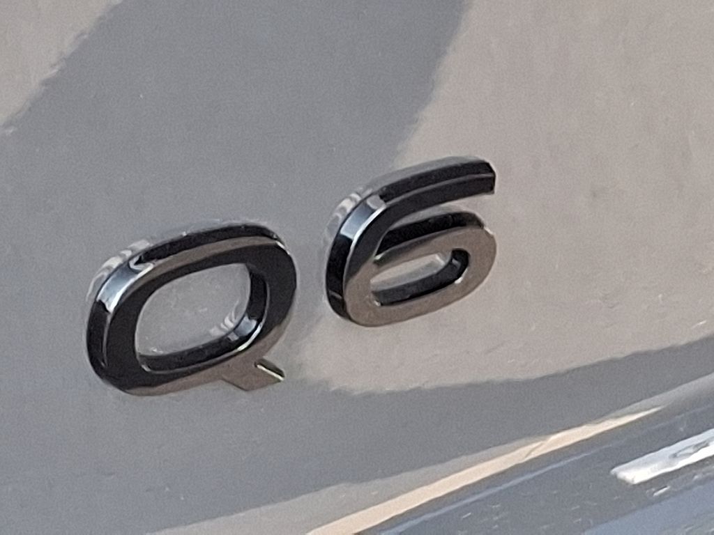 Thumbnail: 2025 Audi Q6 e-tron - 28
