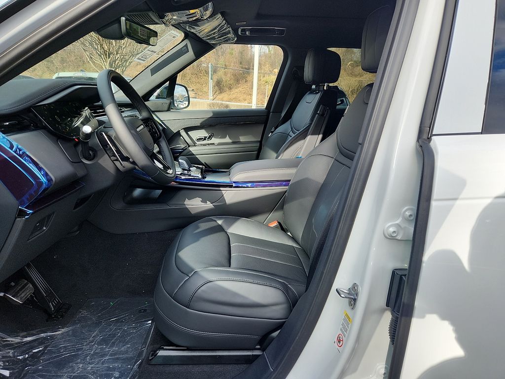 Thumbnail: 2026 Land Rover Range Rover Sport - 6