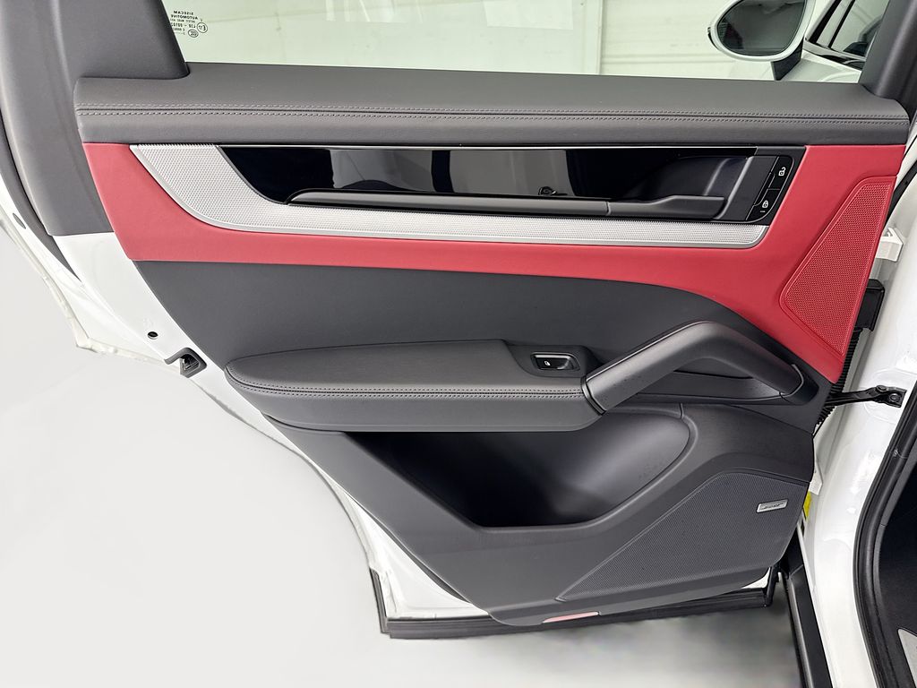 Thumbnail: 2024 Porsche Cayenne - 26