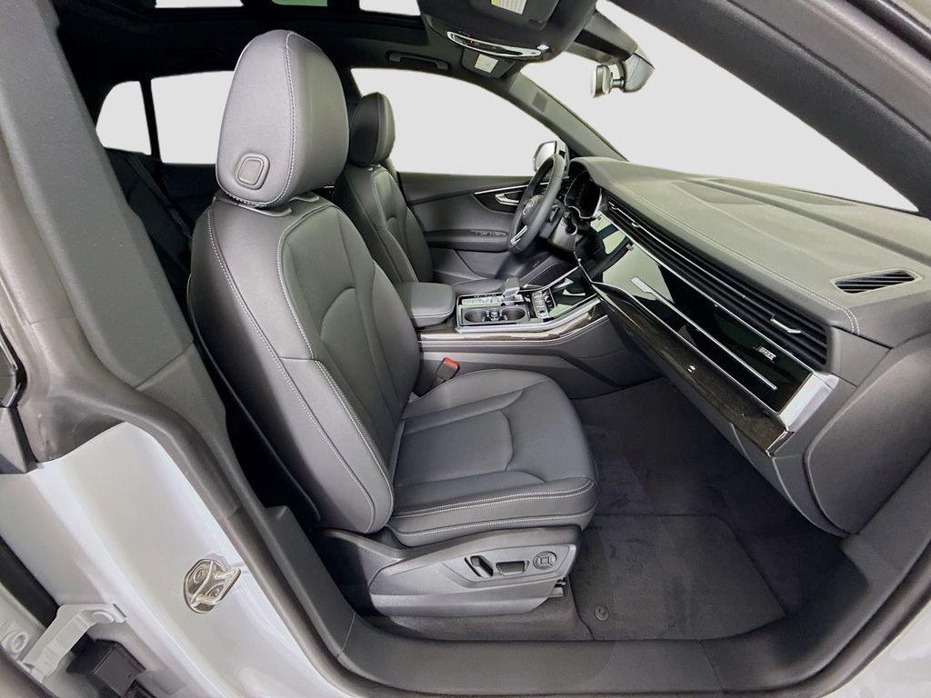 Thumbnail: 2026 Audi Q8 - 22