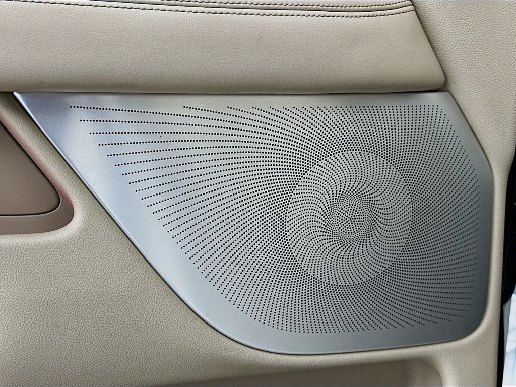 Thumbnail: 2021 Lincoln Navigator - 19