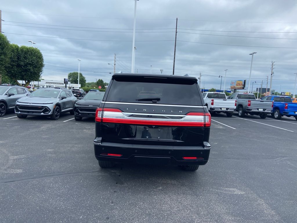 Thumbnail: 2018 Lincoln Navigator - 4