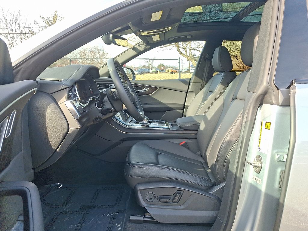 Thumbnail: 2023 Audi Q8 - 14