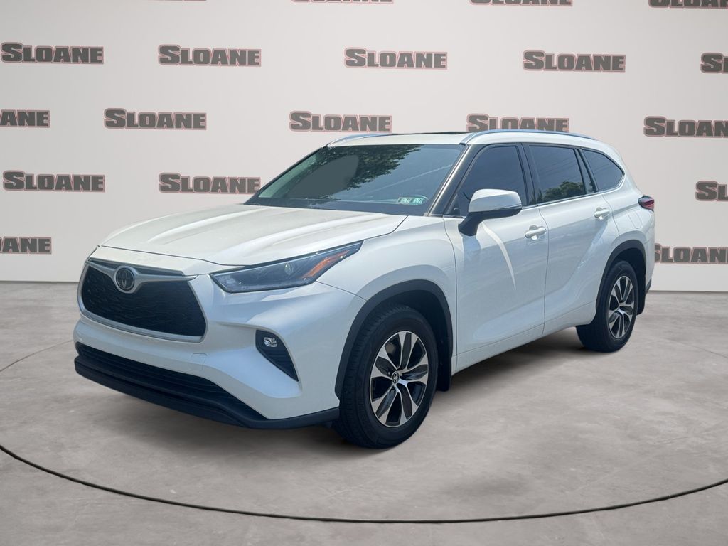 White (Blizzard Pearl) 2021 Toyota Highlander XLE AWD SUV / Crossover All-Wheel Drive 8-Speed Automatic