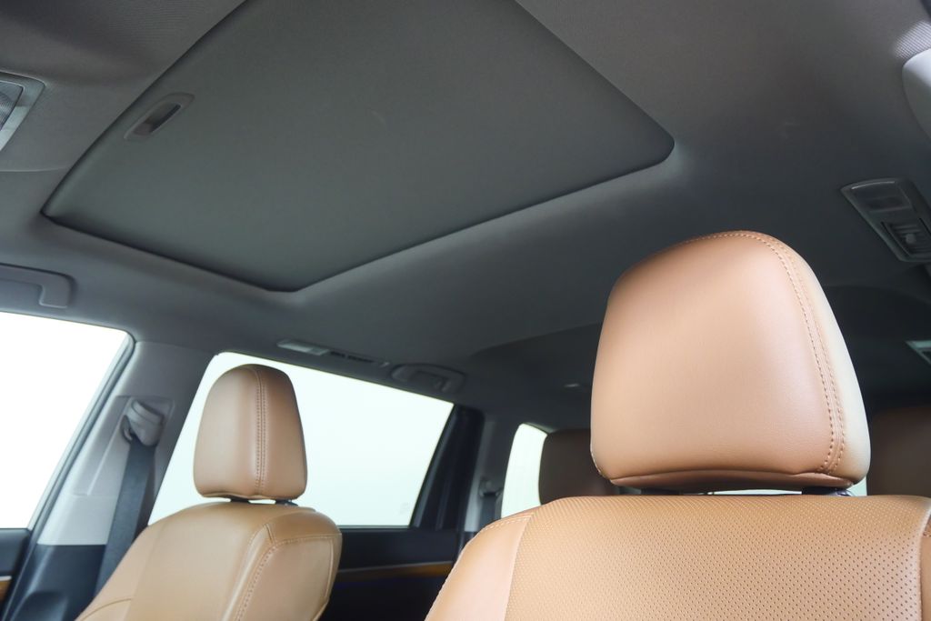Thumbnail: 2019 Toyota Highlander - 11