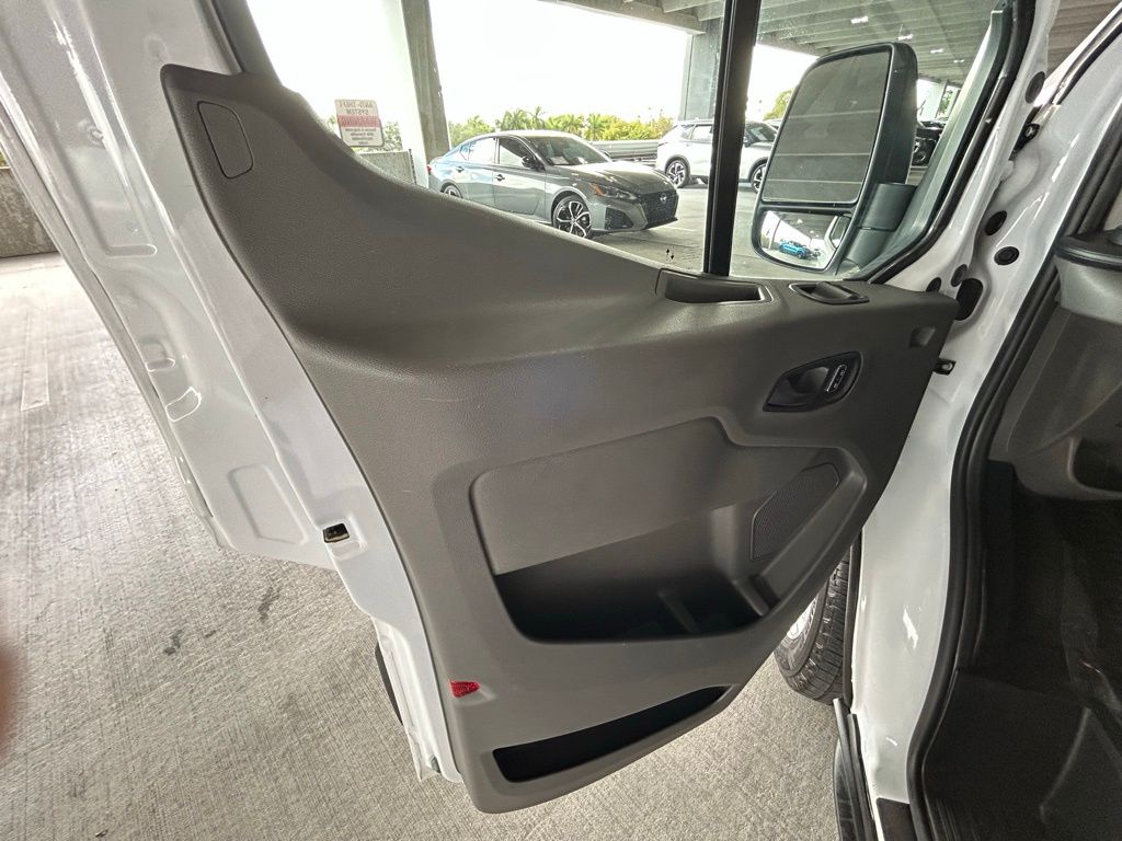 Used 2024 Oxford White Ford XLT image 44