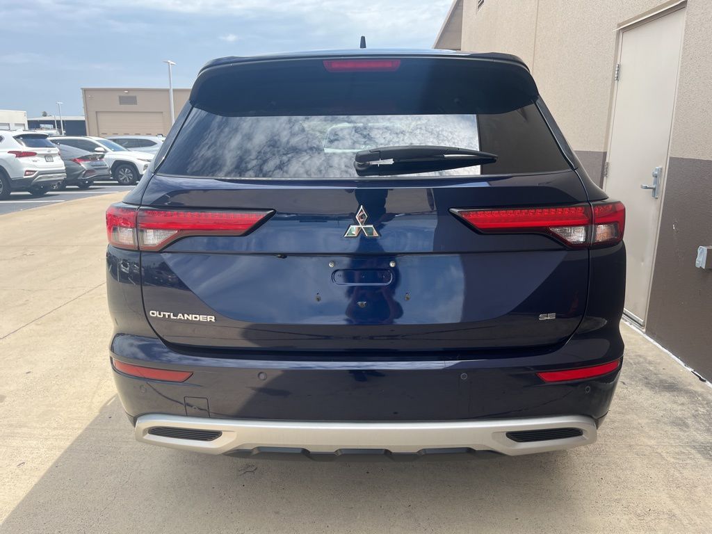 Thumbnail: 2023 Mitsubishi Outlander - 3