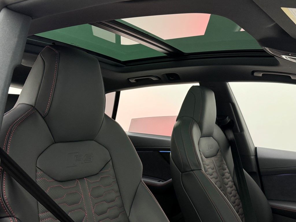 Thumbnail: 2025 Audi RS Q8 - 22