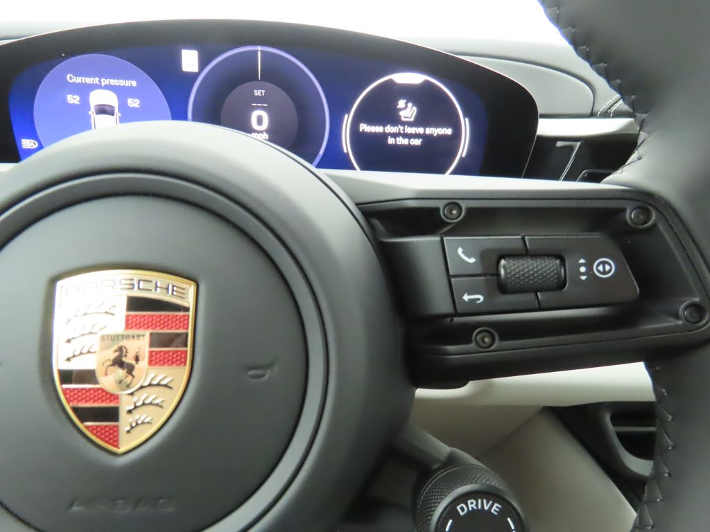 Thumbnail: 2025 Porsche Macan - 15